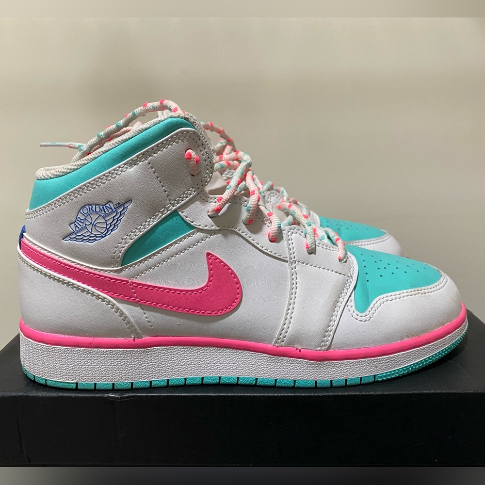 Air Jordan 1 Mid GS ‘Digital Pink’